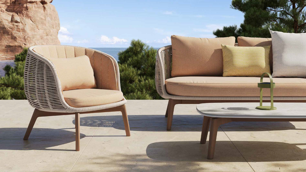 Outdoor furniture for commercial space