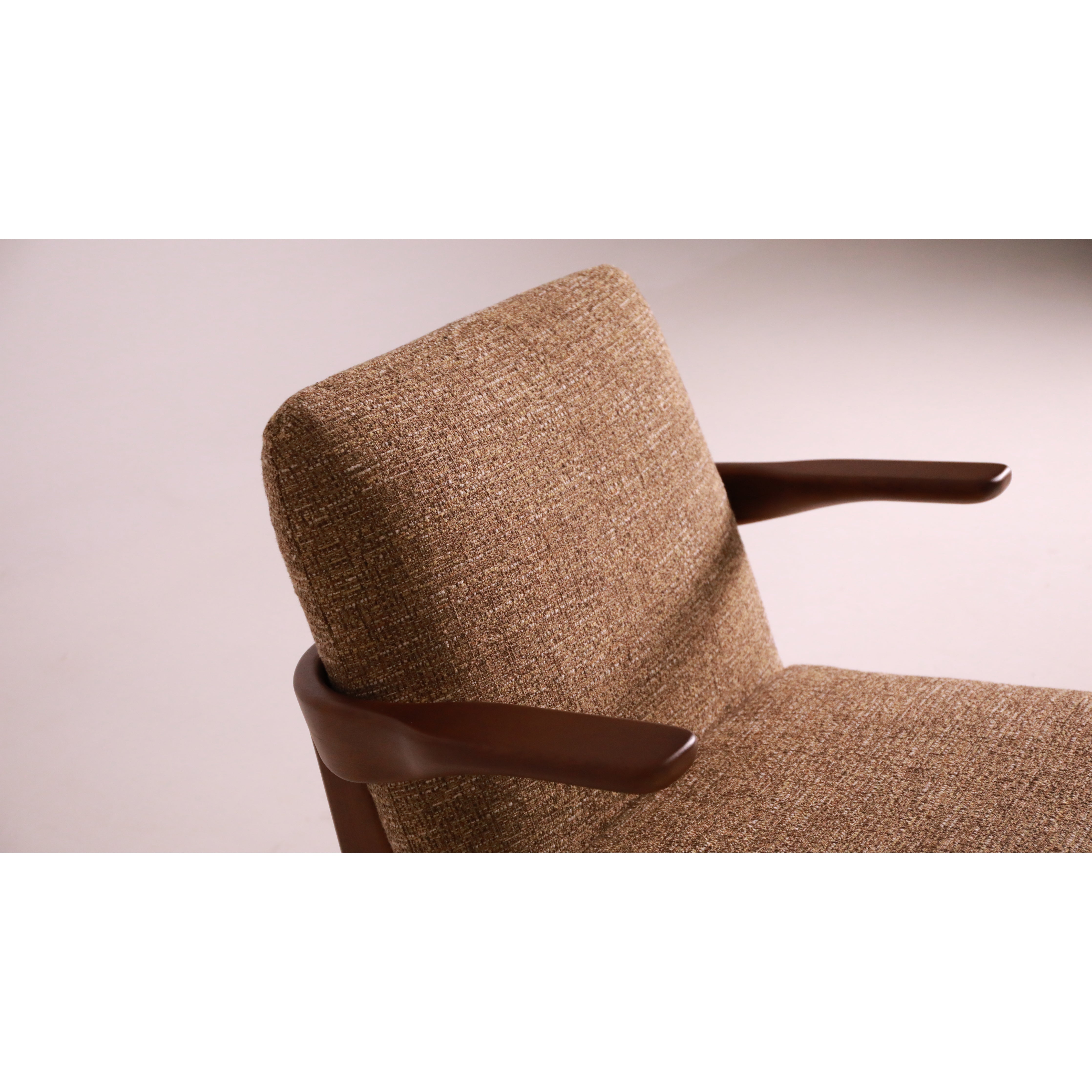 Vesi- Lounge Chair