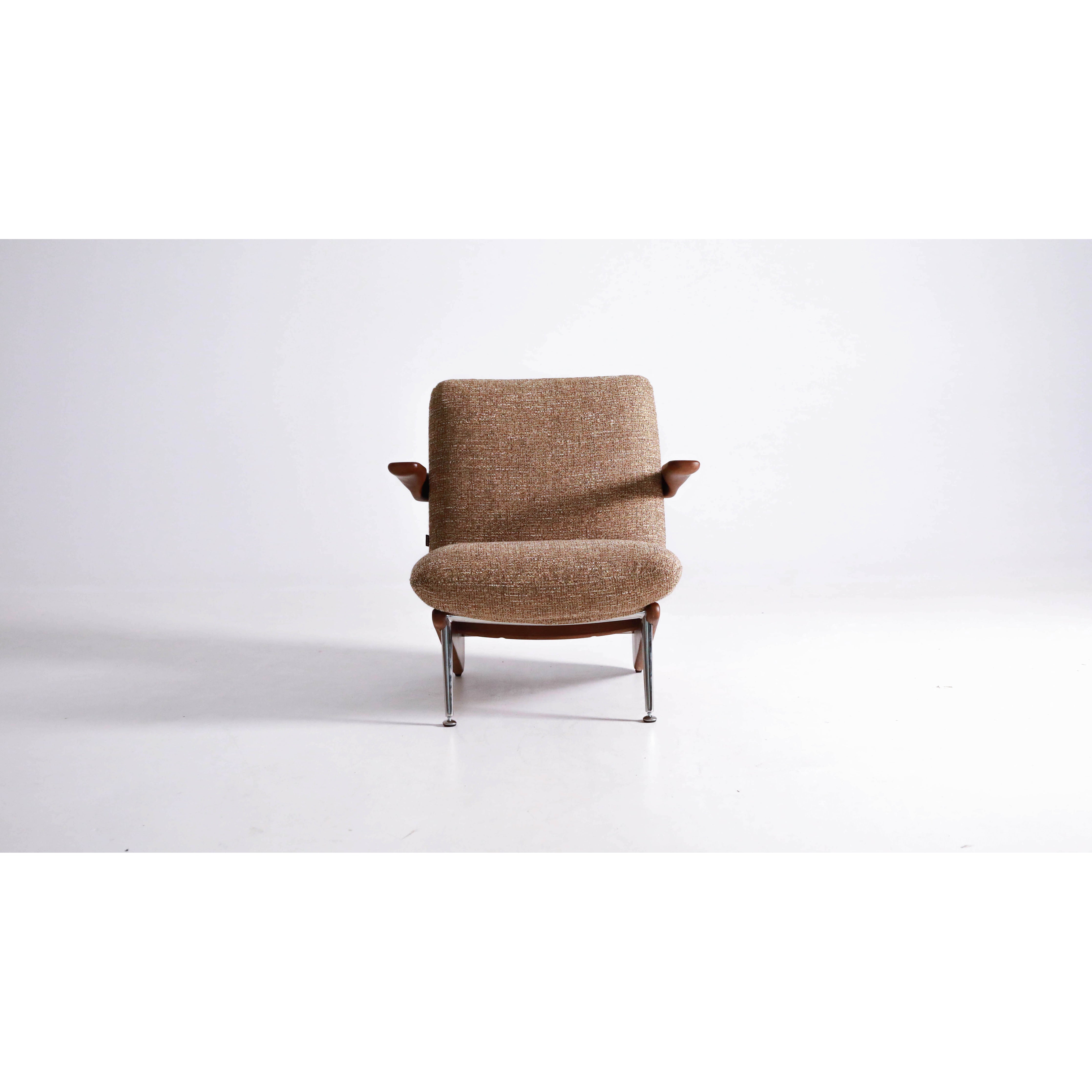 Vesi- Lounge Chair