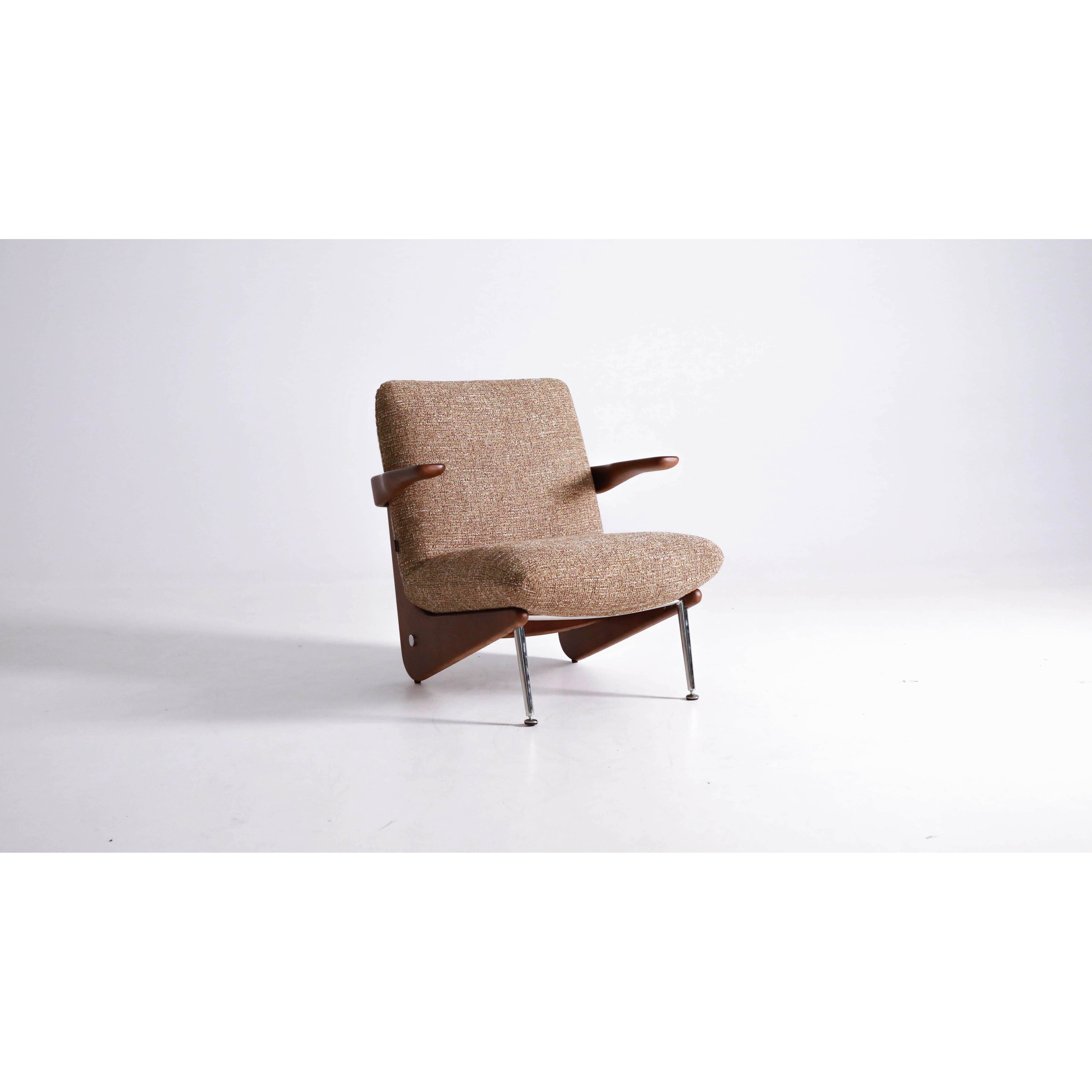 Vesi- Lounge Chair