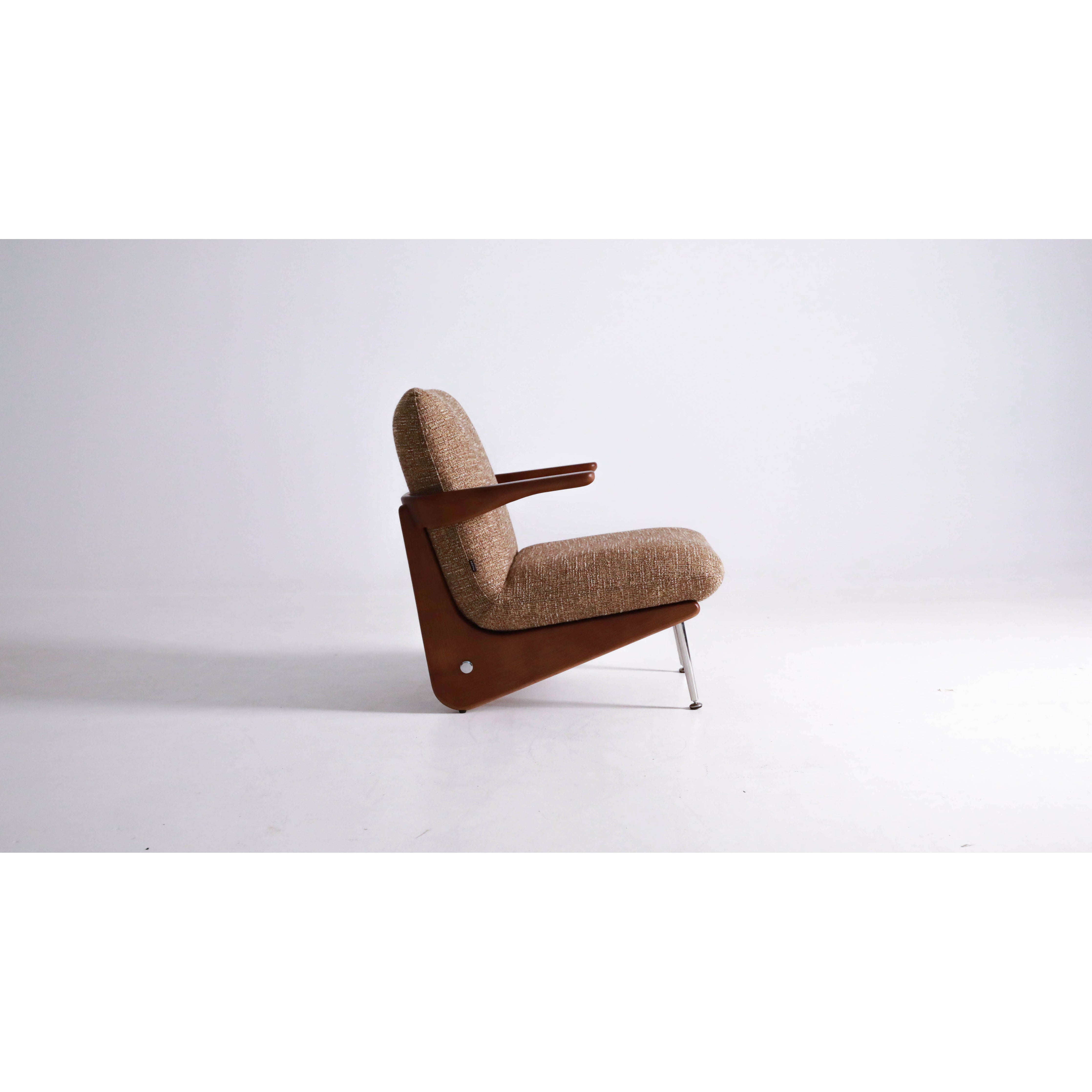Vesi- Lounge Chair