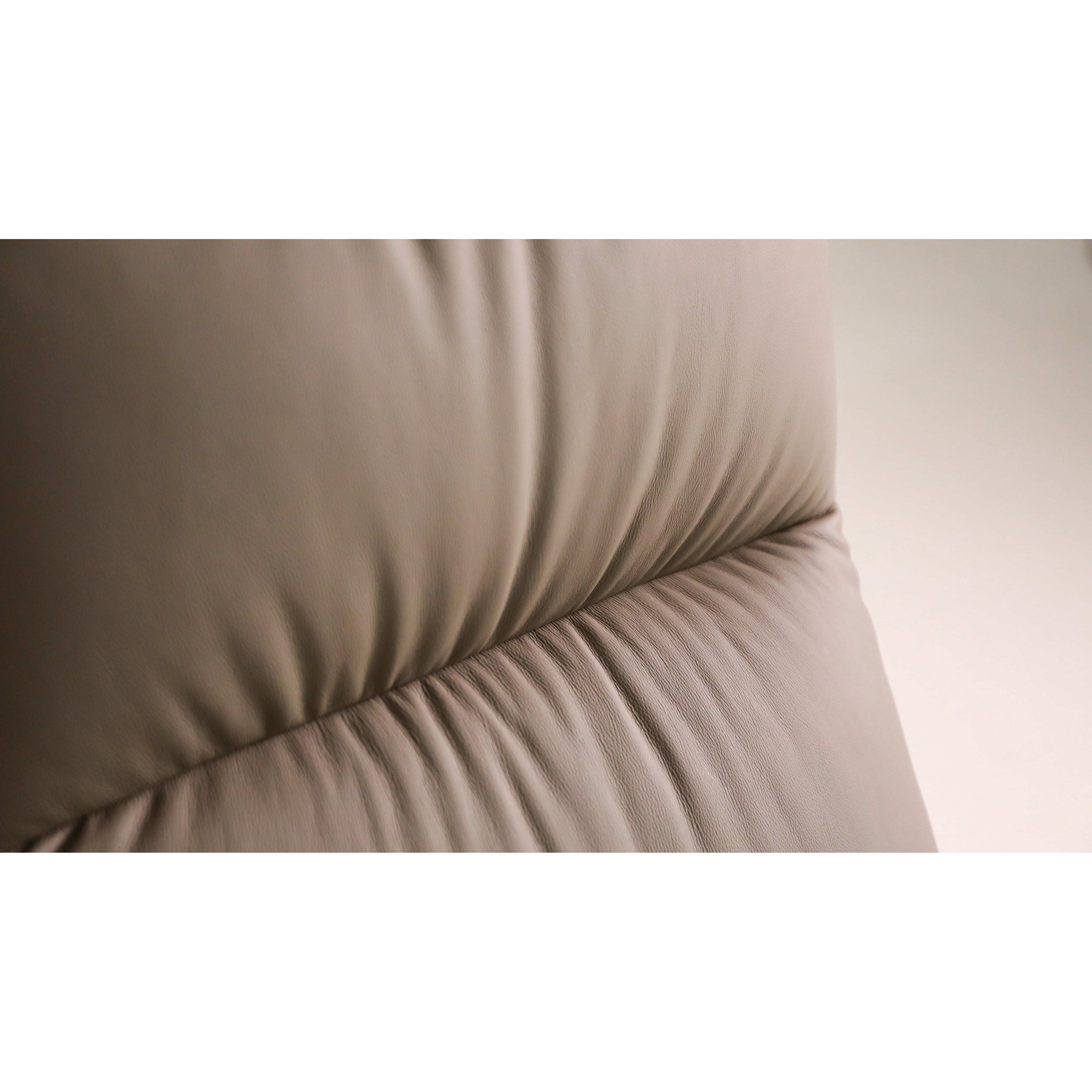 MOTIF - Lounge Chair