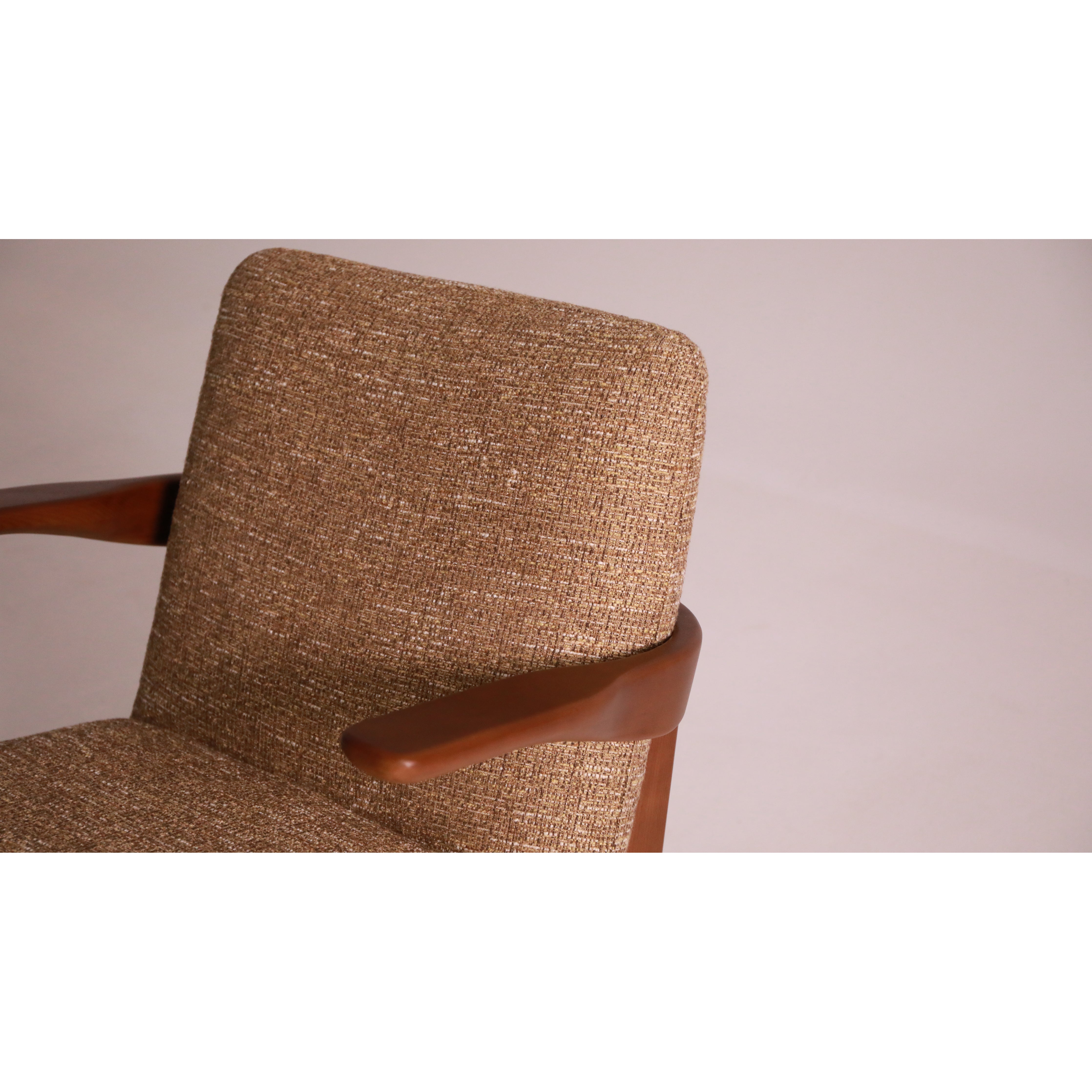 Vesi- Lounge Chair