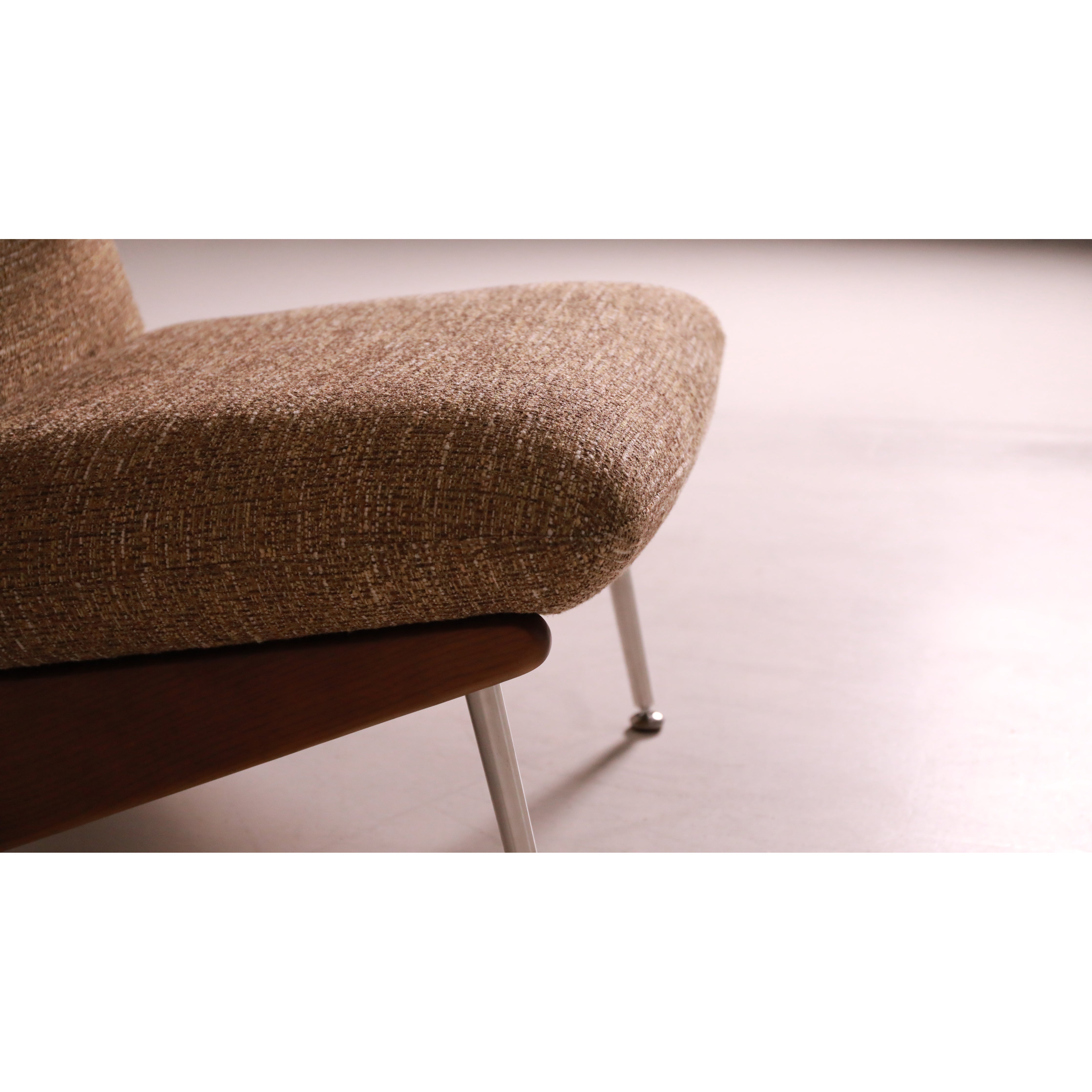 Vesi- Lounge Chair