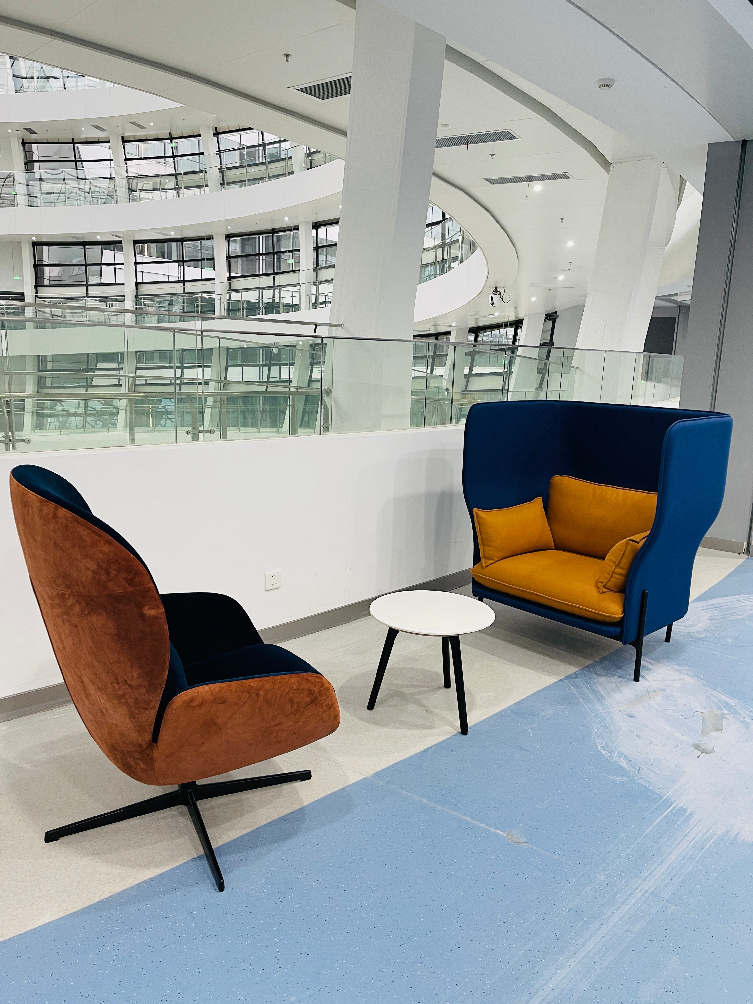 Alien - Lounge Chair (High back)