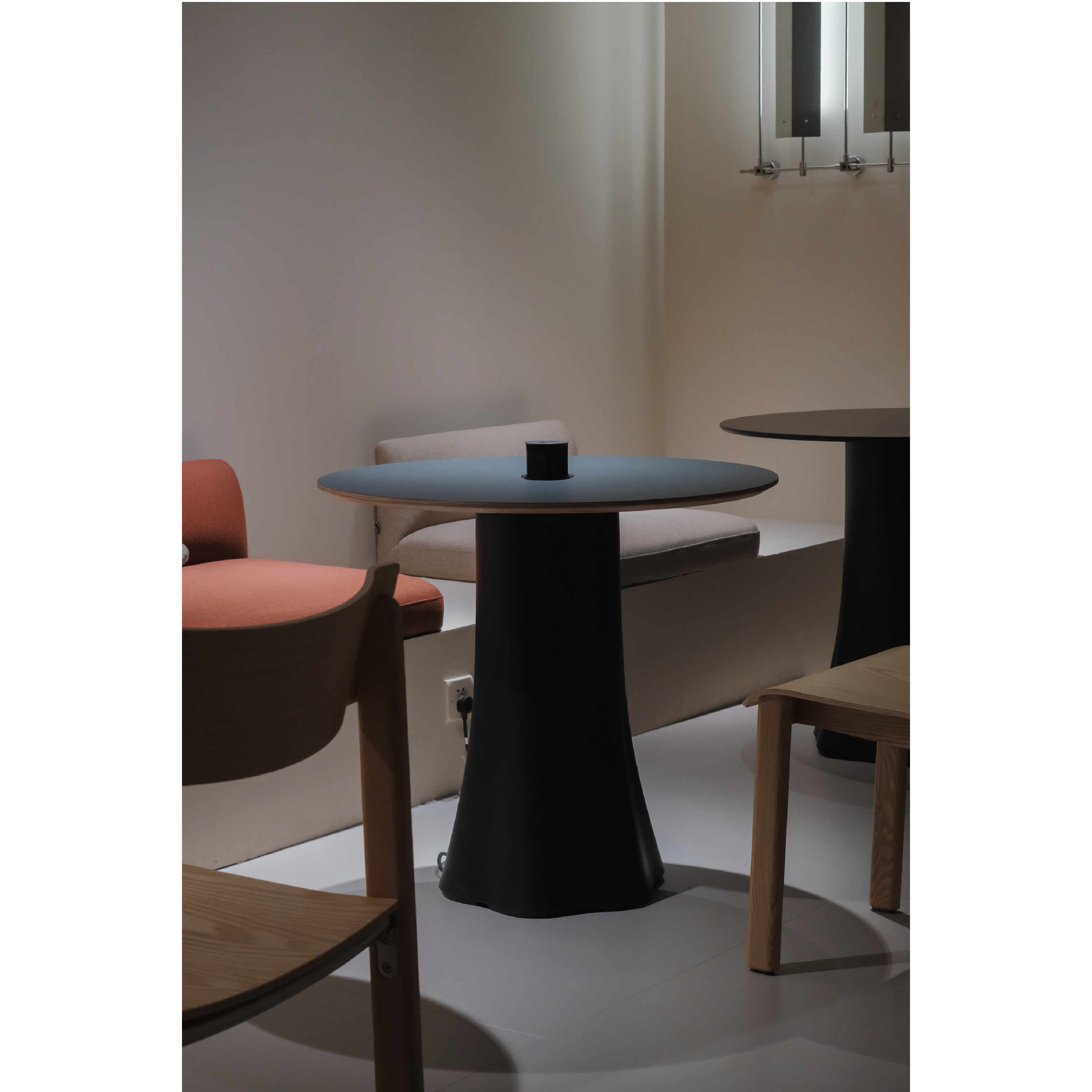 Trunk - Dining Table