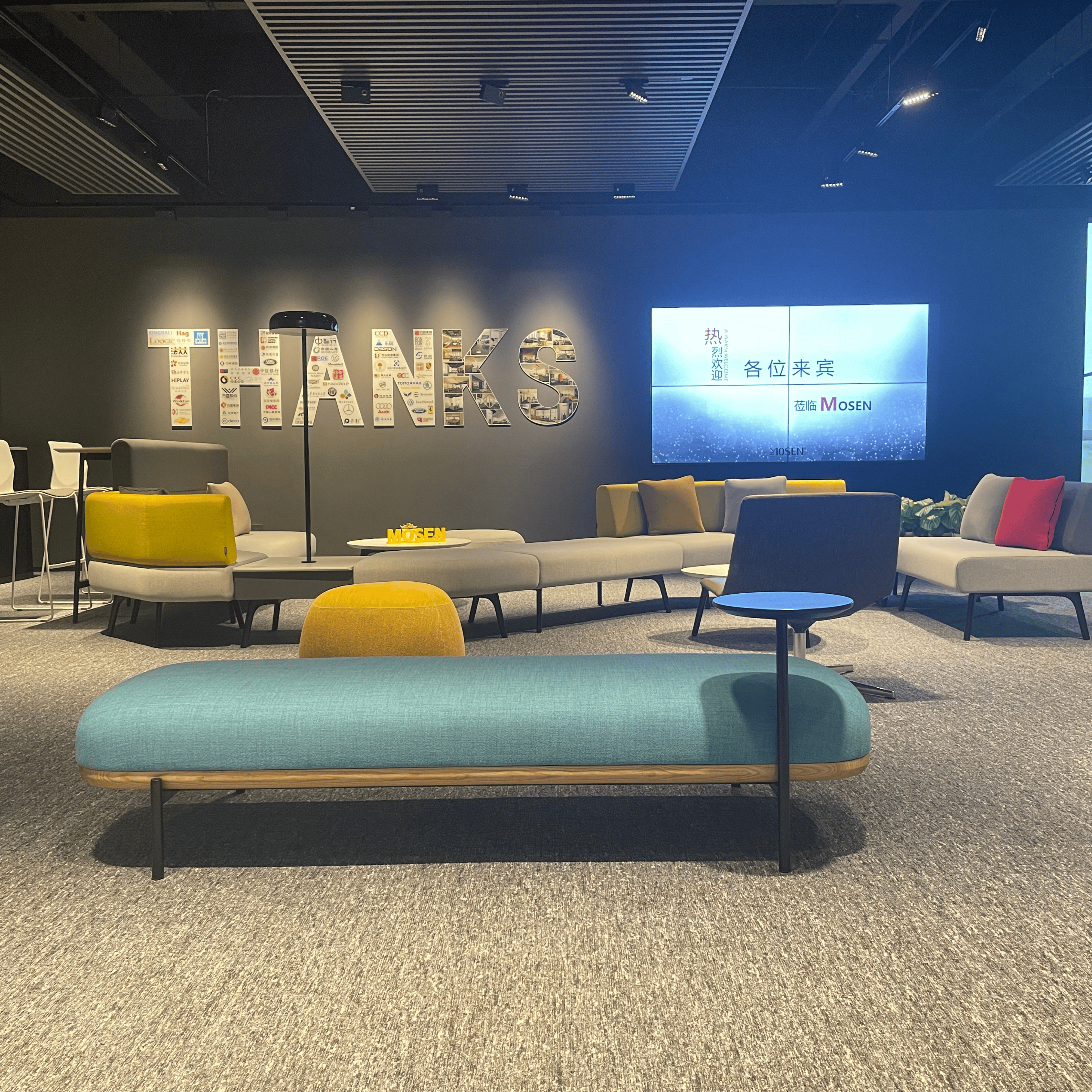 Cloud V2 - Bench