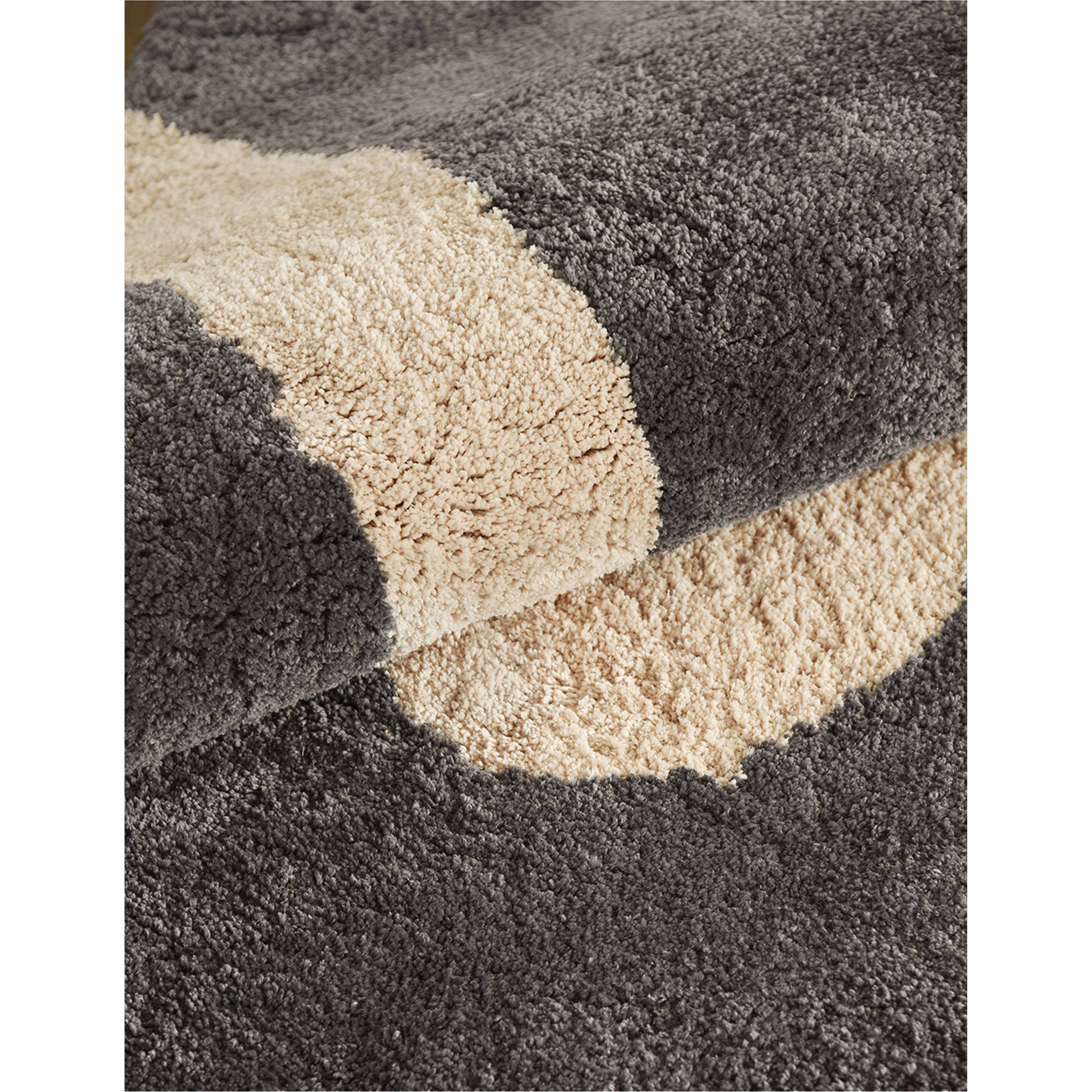 Rug135