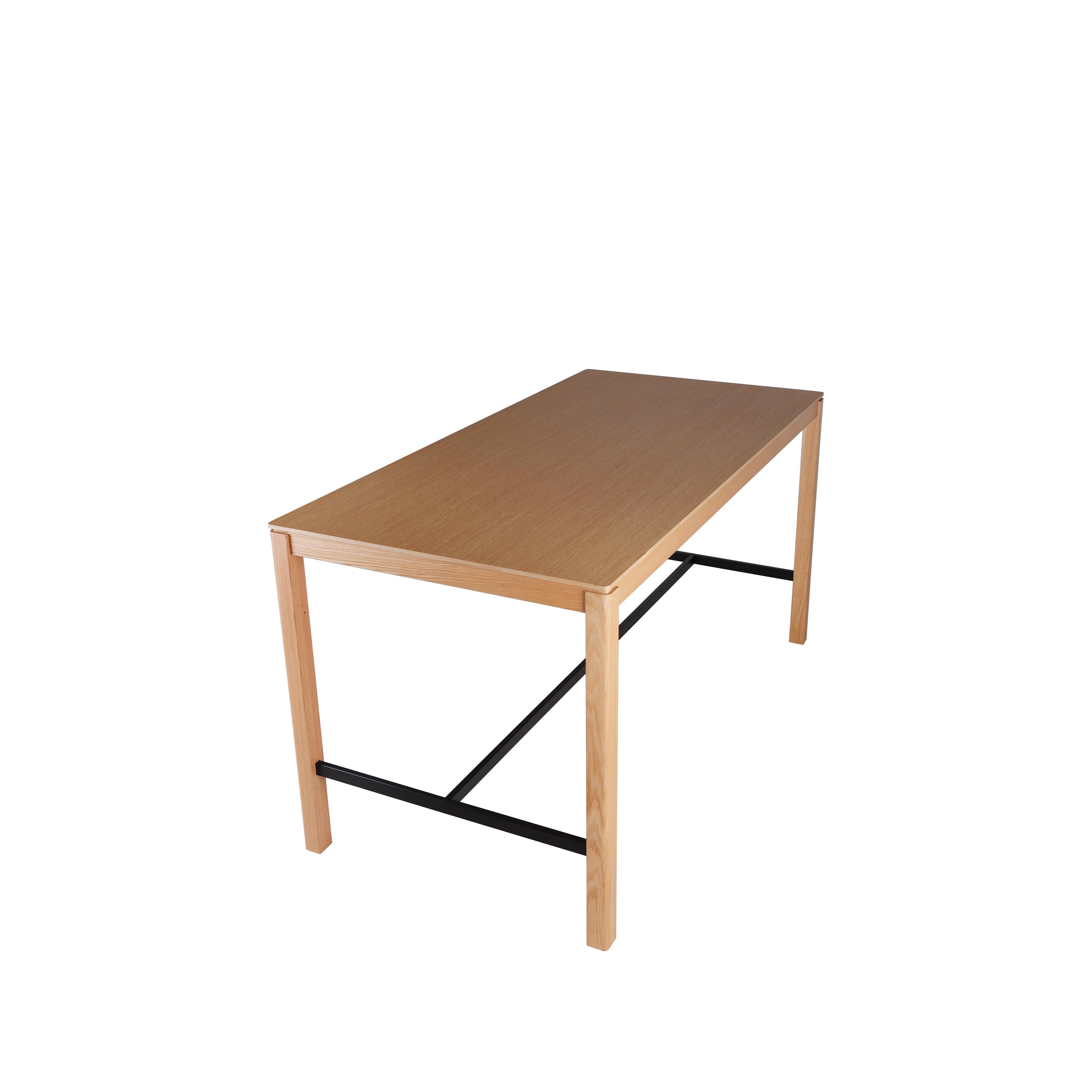 TB22 - Bar Table