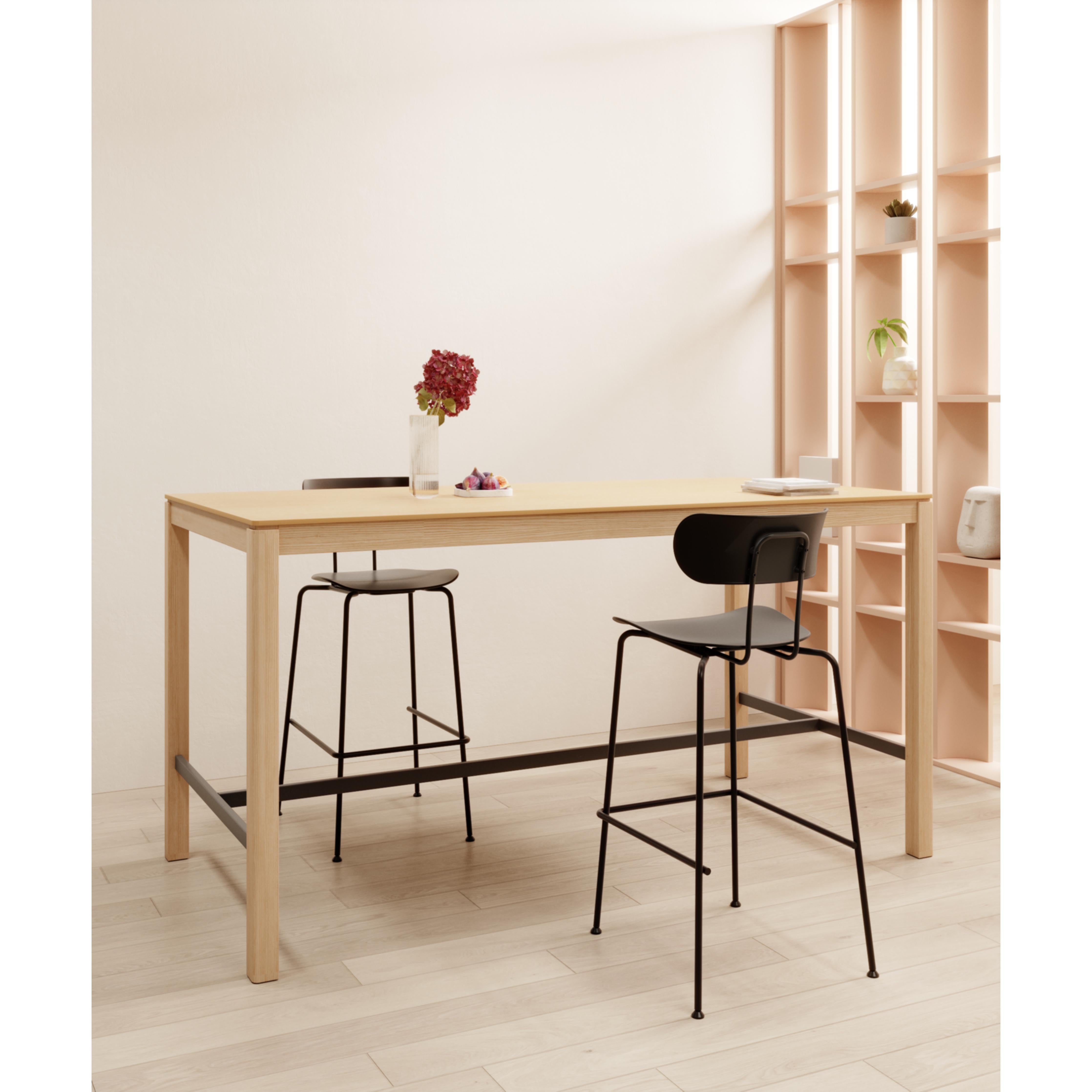 TB22 - Bar Table