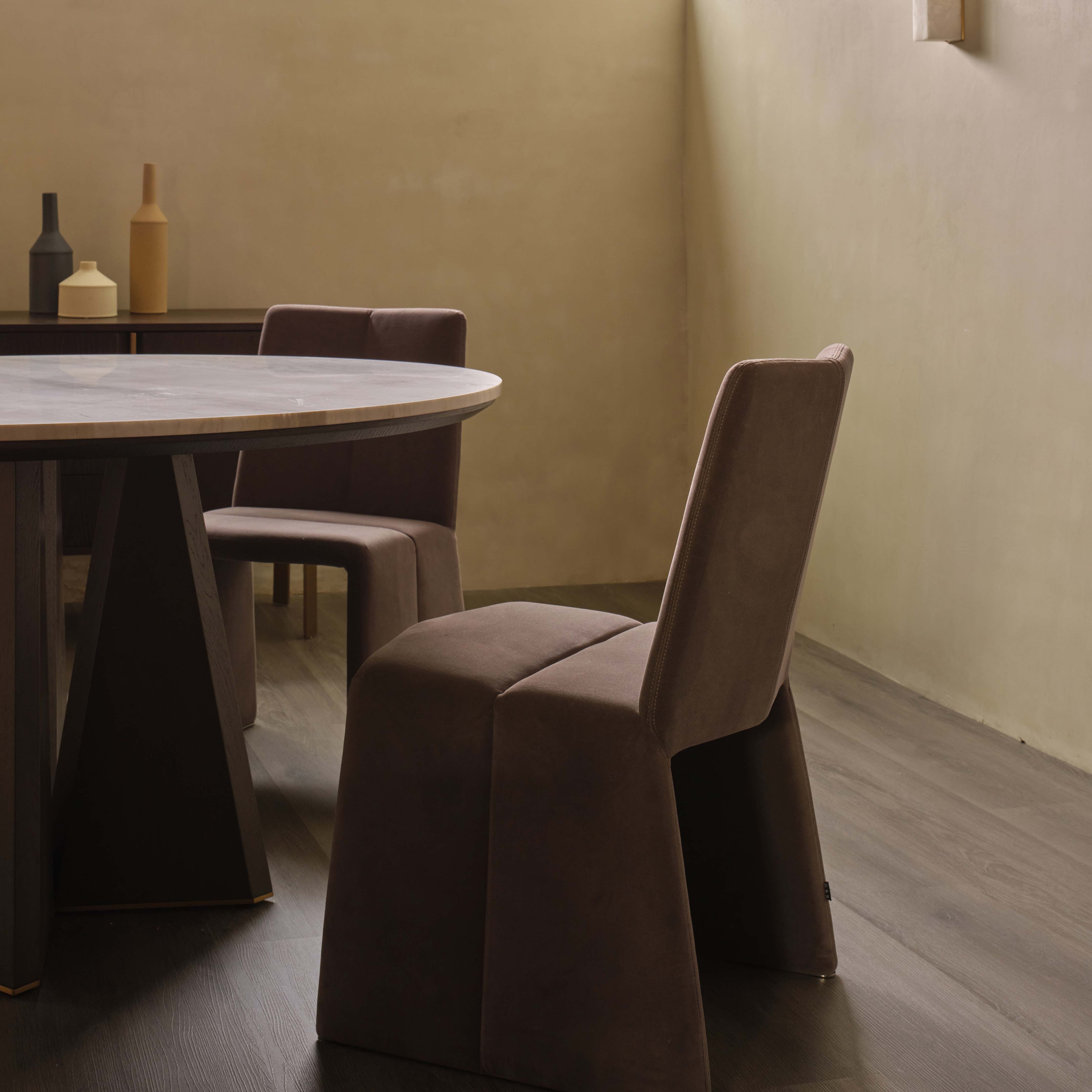 Lan - Round Dining Table