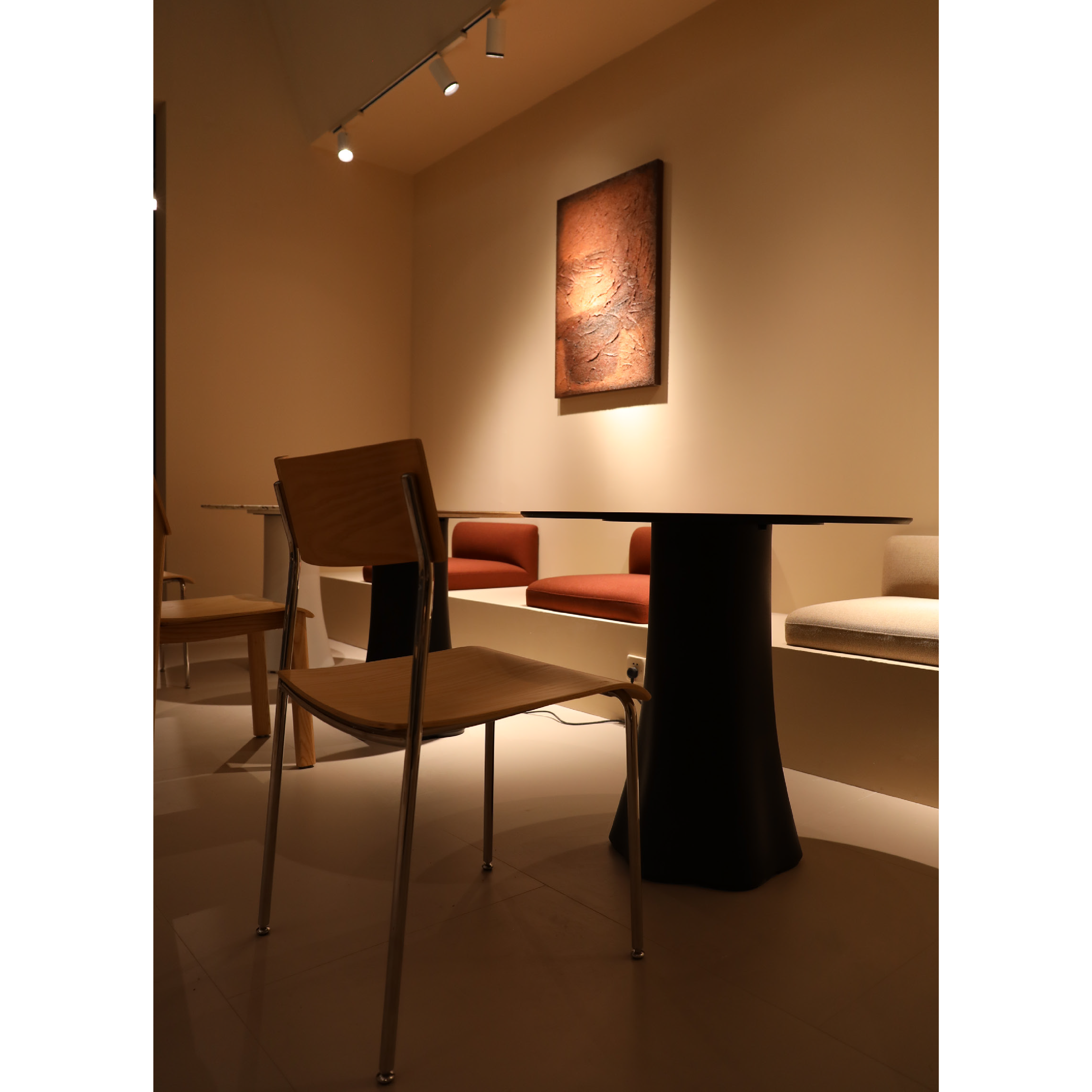 Trunk - Dining Table