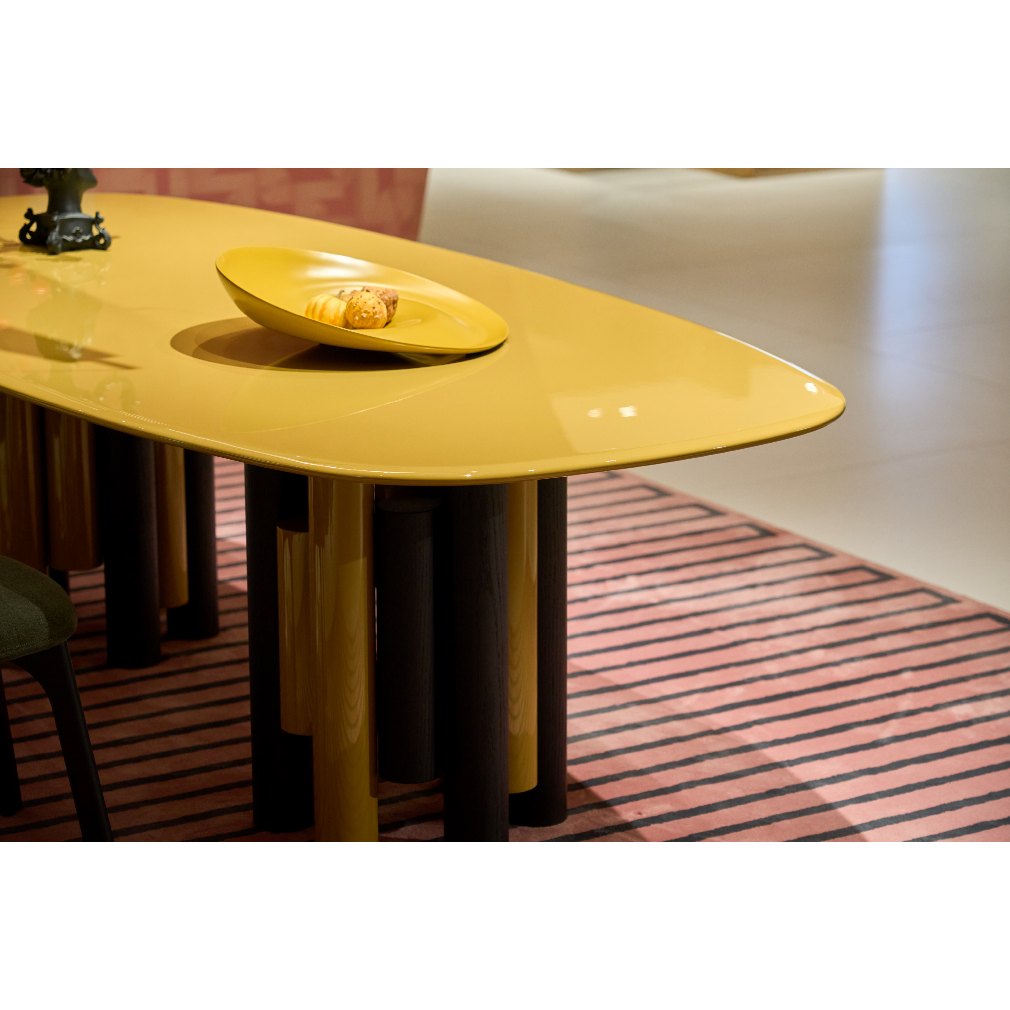 Pillar Bliss - Oval Dining Table