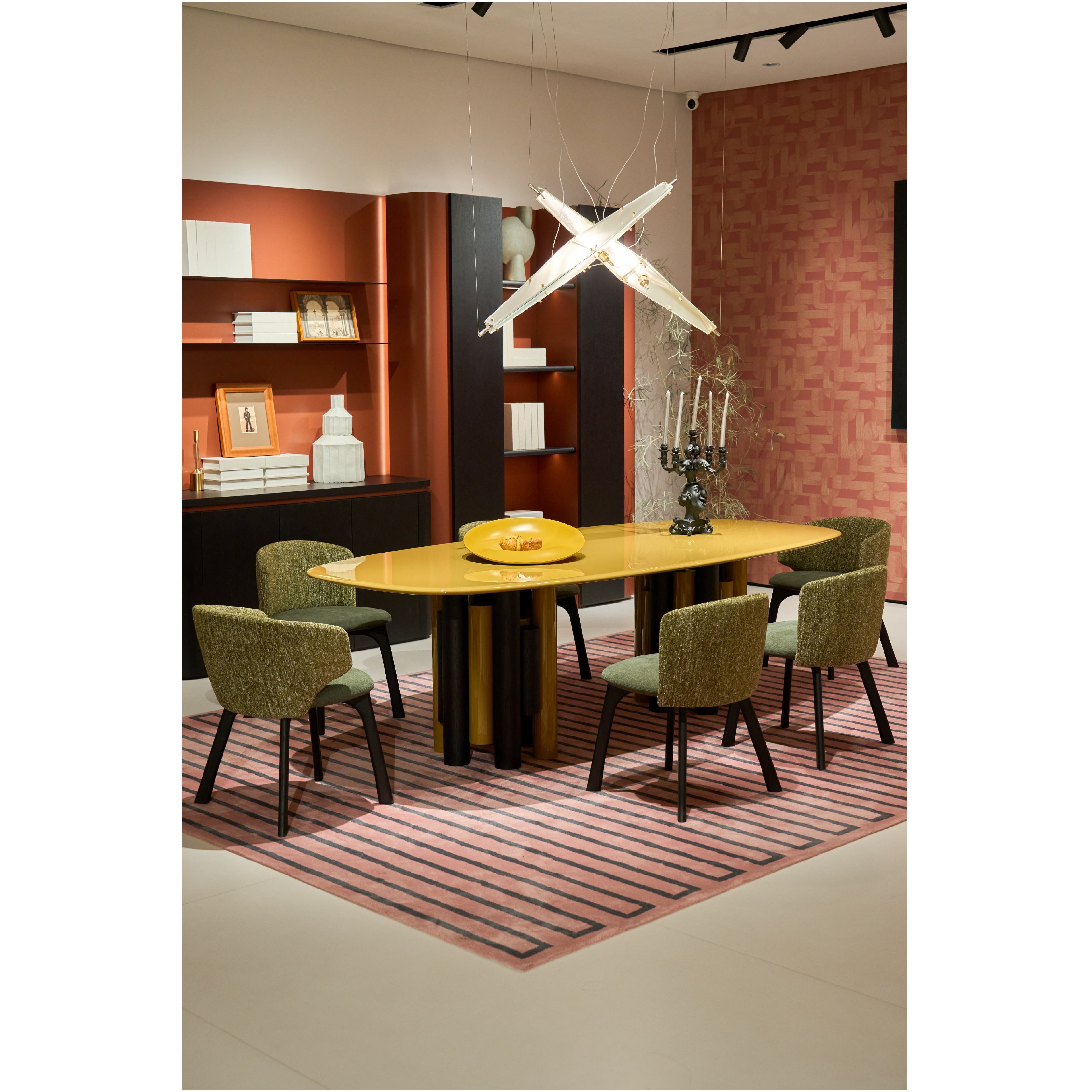 Pillar Bliss - Oval Dining Table
