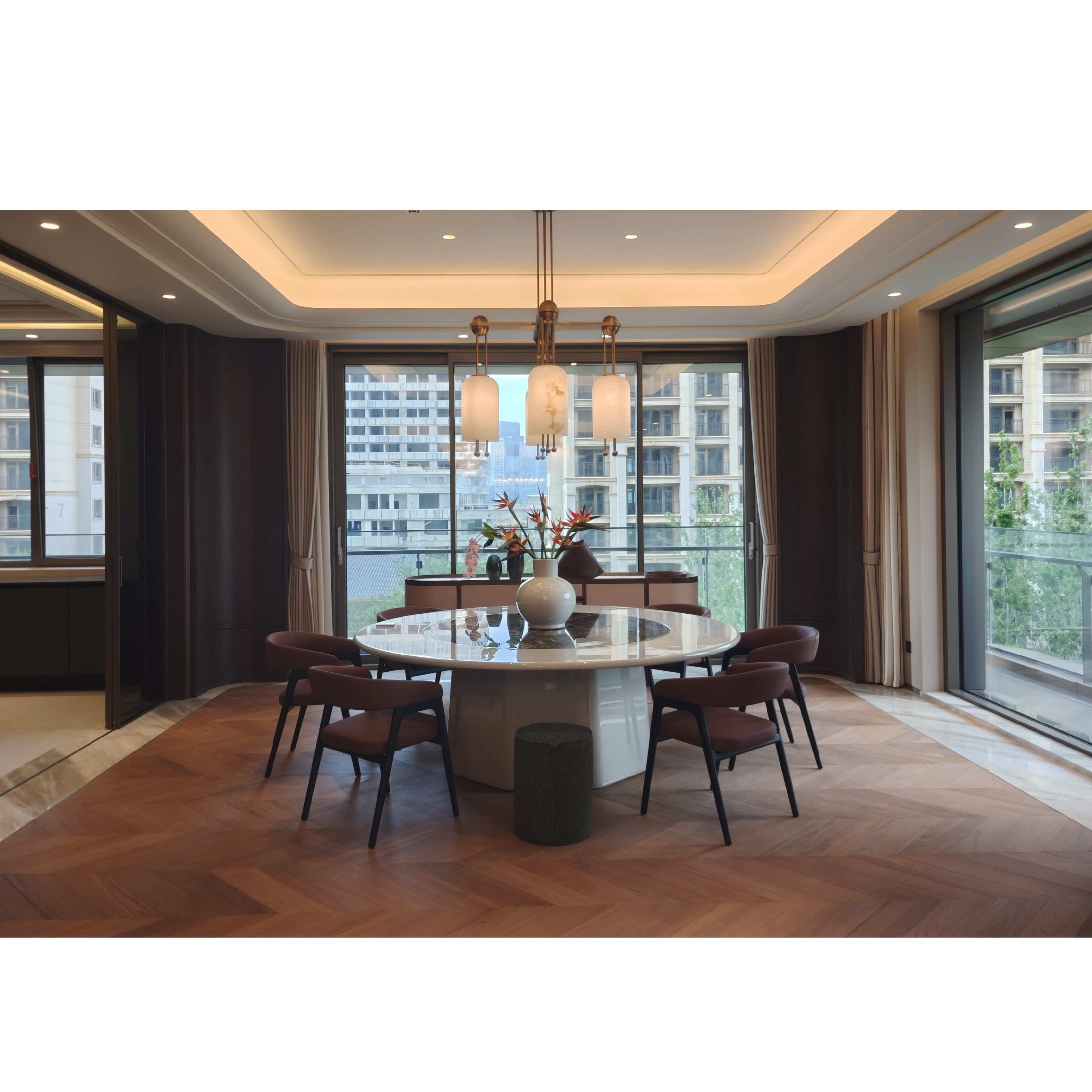 Revolve - Auto Swivel Dining Table