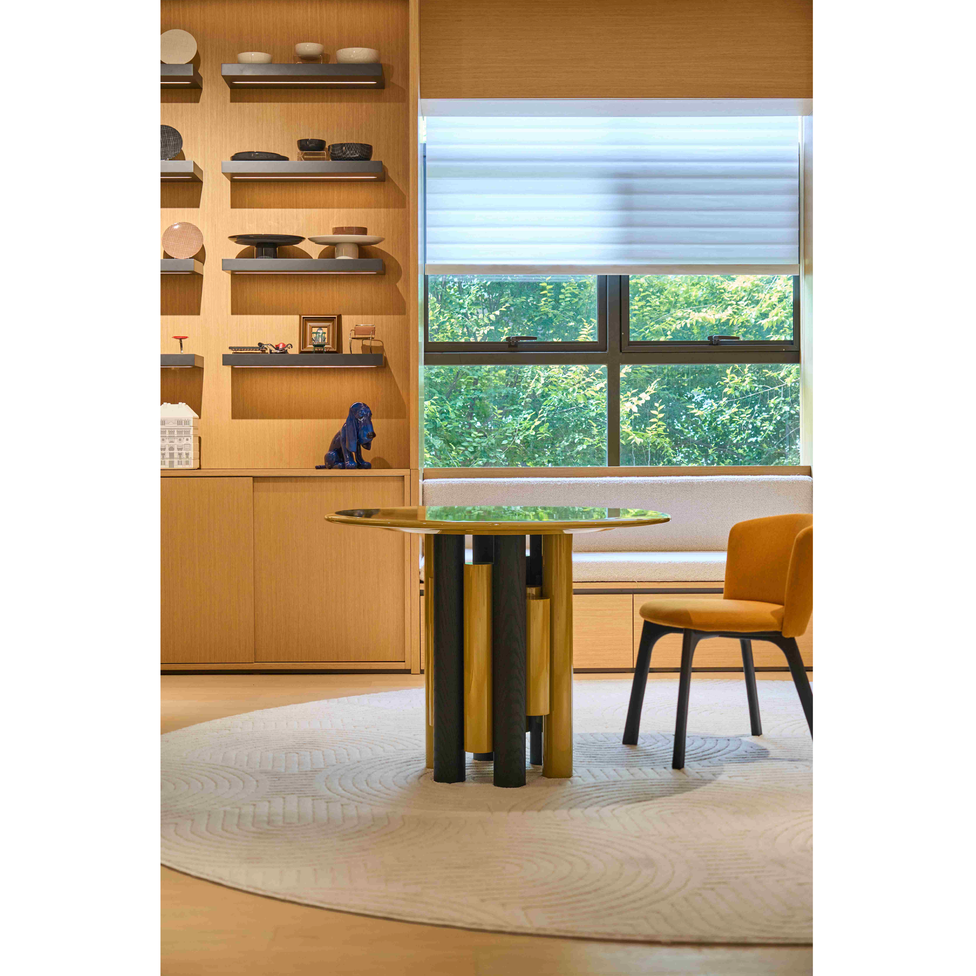 Pillar Bliss - Round Dining Table