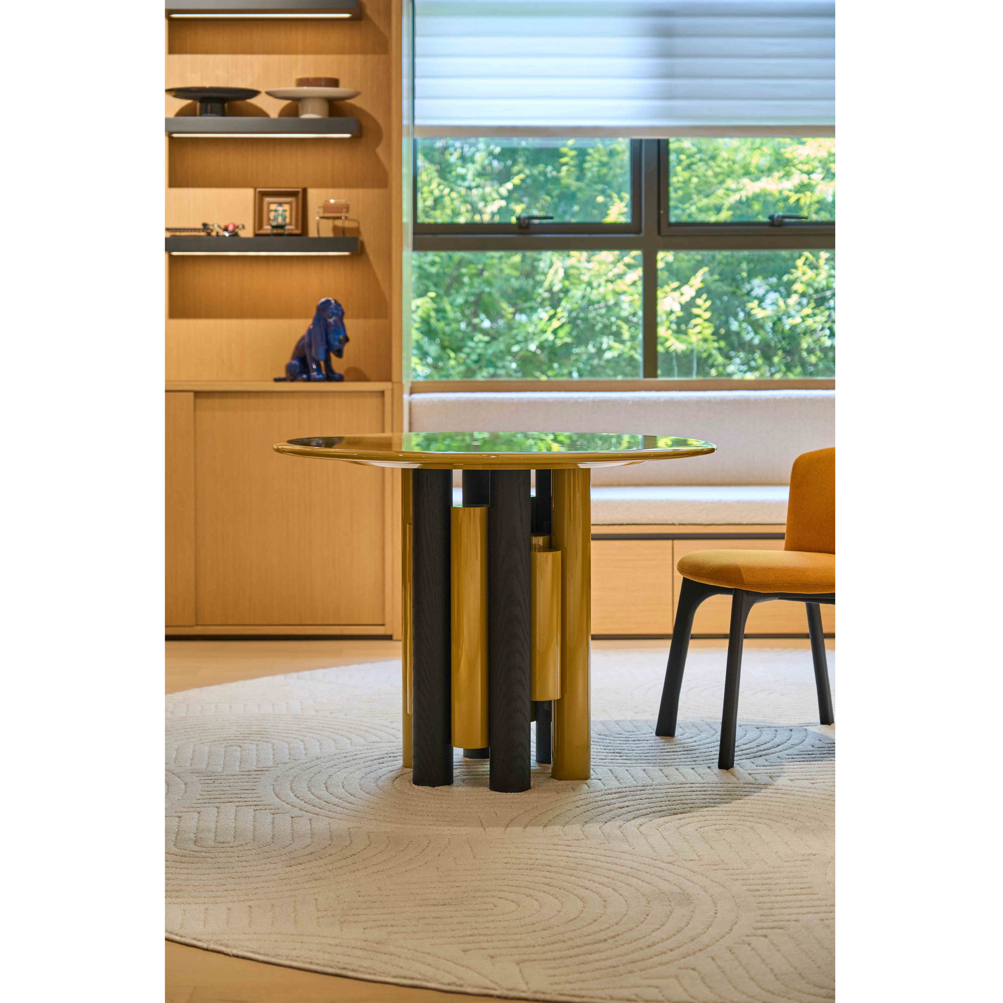 Pillar Bliss - Round Dining Table